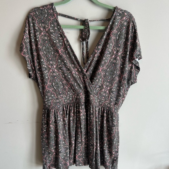Torrid Surplice Babydoll Tee Size 0X - Picture 6 of 9